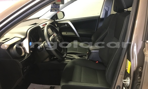 Comprar Usado Toyota RAV4 Marrom Carro em Luena em Moxico Comprar Usado Toyota RAV4 Marrom Carro em Luena em Moxico