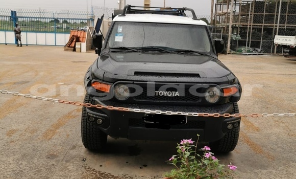 Buy Used Toyota FJ Cruiser Black Car in Luanda in Luanda Province