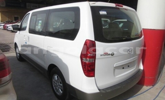 Comprar Novo Hyundai H1 Branco Carro em Luena em Moxico Comprar Novo Hyundai H1 Branco Carro em Luena em Moxico