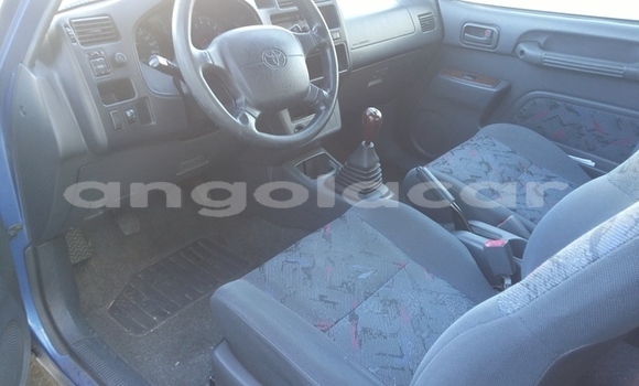 Comprar Usado Toyota RAV4 Azul Carro em Luena em Moxico Comprar Usado Toyota RAV4 Azul Carro em Luena em Moxico