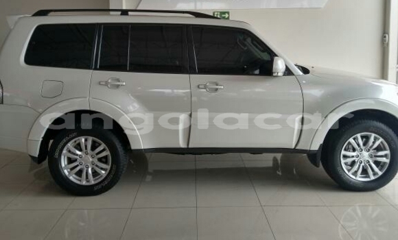 Comprar Usado Mitsubishi Pajero Branco Carro em Luena em Moxico