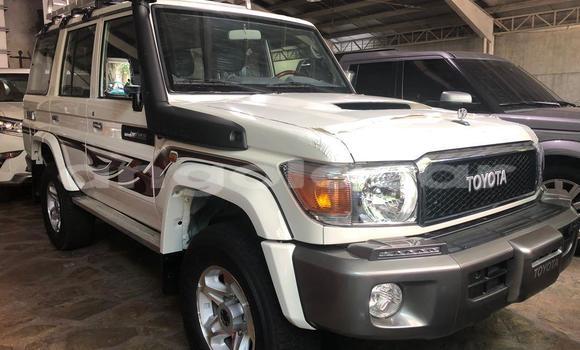 Comprar Usado Toyota Land Cruiser Branco Carro em Namibe em Namibe Province