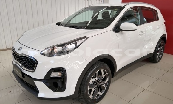 Buy Used Kia Sportage White Car in Luena in Moxico