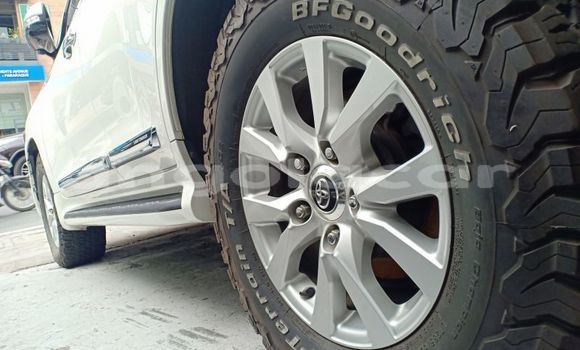 Buy Used Toyota Land Cruiser White Car in Luena in Moxico Buy Used Toyota Land Cruiser White Car in Luena in Moxico