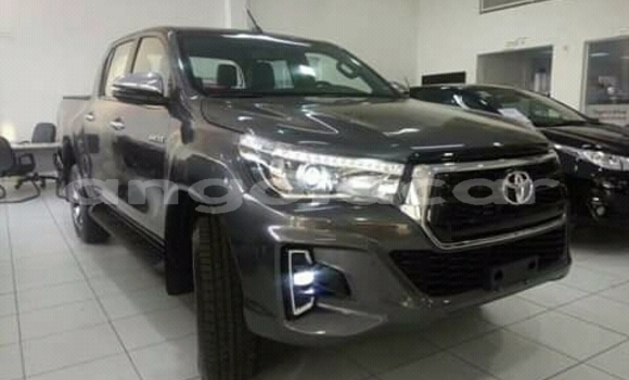 Buy Used Toyota Hilux Silver Car in N'zeto in Zaire Buy Used Toyota Hilux Silver Car in N'zeto in Zaire