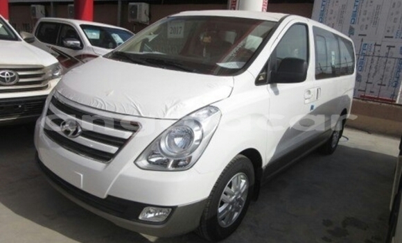 Buy New Hyundai H200 White Car in N'zeto in Zaire Buy New Hyundai H200 White Car in N'zeto in Zaire