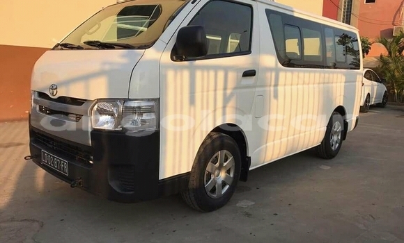 Comprar Usado Toyota Hiace Branco Carro em Malanje em Malanje Province