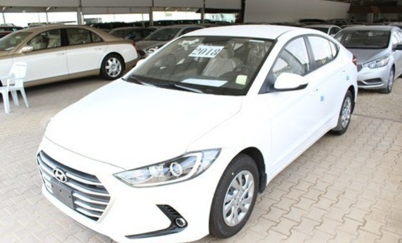 Comprar Usado Hyundai Elantra Branco Carro em Luena em Moxico