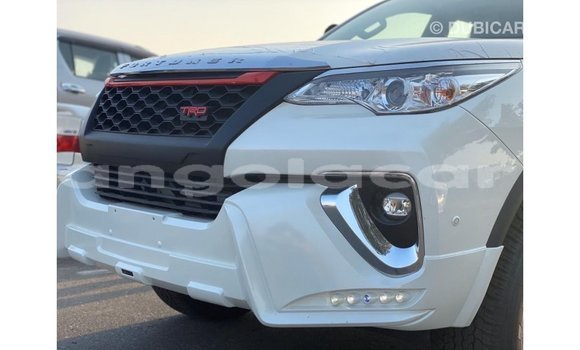 Acheter Import Voiture Toyota Fortuner Blanc à Import - Dubai, Province de Bengo Acheter Import Voiture Toyota Fortuner Blanc à Import - Dubai, Province de Bengo