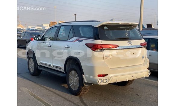Acheter Import Voiture Toyota Fortuner Blanc à Import - Dubai, Province de Bengo Acheter Import Voiture Toyota Fortuner Blanc à Import - Dubai, Province de Bengo