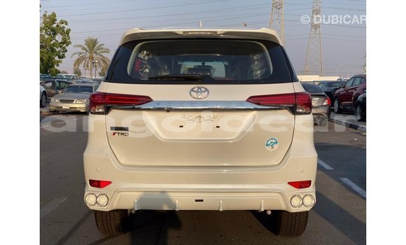 Acheter Import Voiture Toyota Fortuner Blanc à Import - Dubai, Province de Bengo Acheter Import Voiture Toyota Fortuner Blanc à Import - Dubai, Province de Bengo