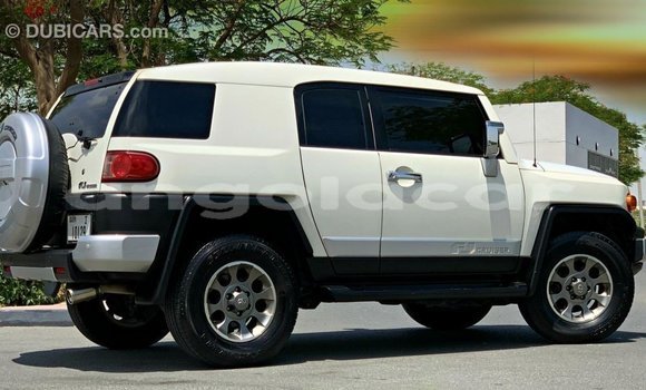Comprar Importar Toyota FJ Cruiser Branco Carro em Import - Dubai em Bengo Province Comprar Importar Toyota FJ Cruiser Branco Carro em Import - Dubai em Bengo Province