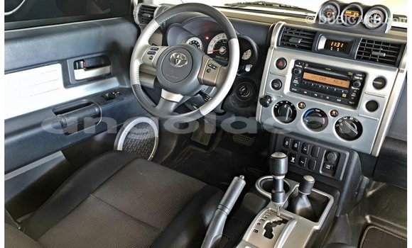 Comprar Importar Toyota FJ Cruiser Branco Carro em Import - Dubai em Bengo Province Comprar Importar Toyota FJ Cruiser Branco Carro em Import - Dubai em Bengo Province