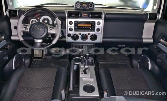 Comprar Importar Toyota FJ Cruiser Branco Carro em Import - Dubai em Bengo Province Comprar Importar Toyota FJ Cruiser Branco Carro em Import - Dubai em Bengo Province