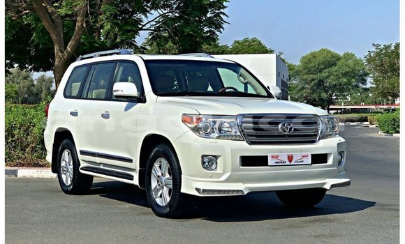 Comprar Importar Toyota Land Cruiser Branco Carro em Import - Dubai em Bengo Province Comprar Importar Toyota Land Cruiser Branco Carro em Import - Dubai em Bengo Province