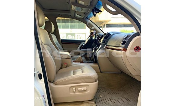 Comprar Importar Toyota Land Cruiser Branco Carro em Import - Dubai em Bengo Province Comprar Importar Toyota Land Cruiser Branco Carro em Import - Dubai em Bengo Province