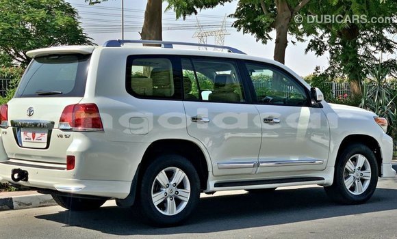 Comprar Importar Toyota Land Cruiser Branco Carro em Import - Dubai em Bengo Province Comprar Importar Toyota Land Cruiser Branco Carro em Import - Dubai em Bengo Province