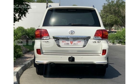 Comprar Importar Toyota Land Cruiser Branco Carro em Import - Dubai em Bengo Province Comprar Importar Toyota Land Cruiser Branco Carro em Import - Dubai em Bengo Province