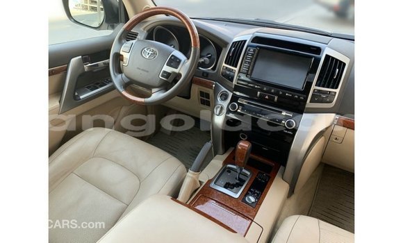 Comprar Importar Toyota Land Cruiser Branco Carro em Import - Dubai em Bengo Province Comprar Importar Toyota Land Cruiser Branco Carro em Import - Dubai em Bengo Province