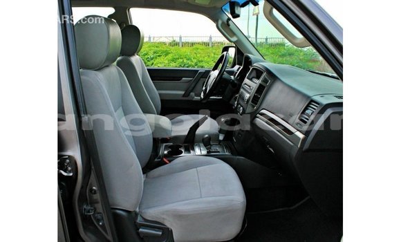Comprar Importar Mitsubishi Pajero Marrom Carro em Import - Dubai em Bengo Province Comprar Importar Mitsubishi Pajero Marrom Carro em Import - Dubai em Bengo Province