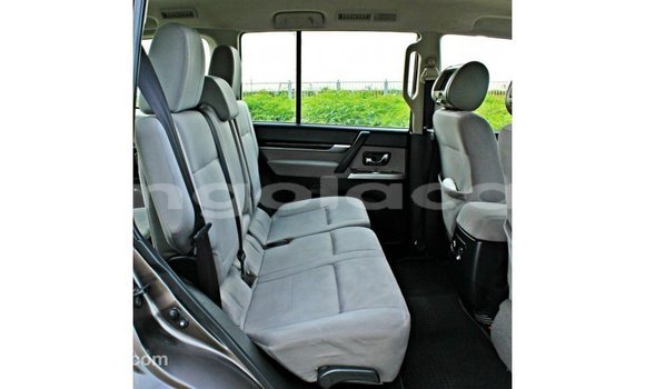 Comprar Importar Mitsubishi Pajero Marrom Carro em Import - Dubai em Bengo Province Comprar Importar Mitsubishi Pajero Marrom Carro em Import - Dubai em Bengo Province