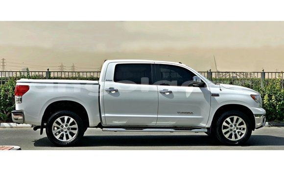 Comprar Importar Toyota Tundra Branco Carro em Import - Dubai em Bengo Province Comprar Importar Toyota Tundra Branco Carro em Import - Dubai em Bengo Province