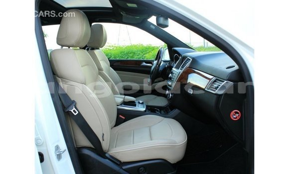 Comprar Importar Mercedes-Benz 190 Branco Carro em Import - Dubai em Bengo Province Comprar Importar Mercedes-Benz 190 Branco Carro em Import - Dubai em Bengo Province