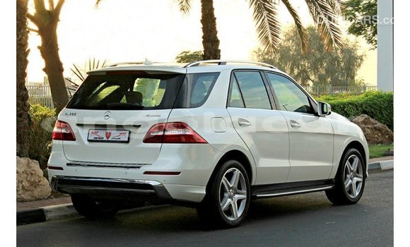Comprar Importar Mercedes-Benz 190 Branco Carro em Import - Dubai em Bengo Province Comprar Importar Mercedes-Benz 190 Branco Carro em Import - Dubai em Bengo Province