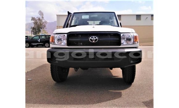 Acheter Import Voiture Toyota Land Cruiser Blanc à Import - Dubai, Province de Bengo Acheter Import Voiture Toyota Land Cruiser Blanc à Import - Dubai, Province de Bengo
