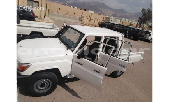 Acheter Import Voiture Toyota Land Cruiser Blanc à Import - Dubai, Province de Bengo Acheter Import Voiture Toyota Land Cruiser Blanc à Import - Dubai, Province de Bengo