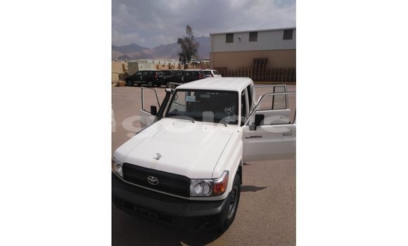 Acheter Import Voiture Toyota Land Cruiser Blanc à Import - Dubai, Province de Bengo Acheter Import Voiture Toyota Land Cruiser Blanc à Import - Dubai, Province de Bengo