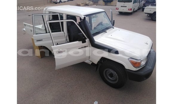 Acheter Import Voiture Toyota Land Cruiser Blanc à Import - Dubai, Province de Bengo Acheter Import Voiture Toyota Land Cruiser Blanc à Import - Dubai, Province de Bengo