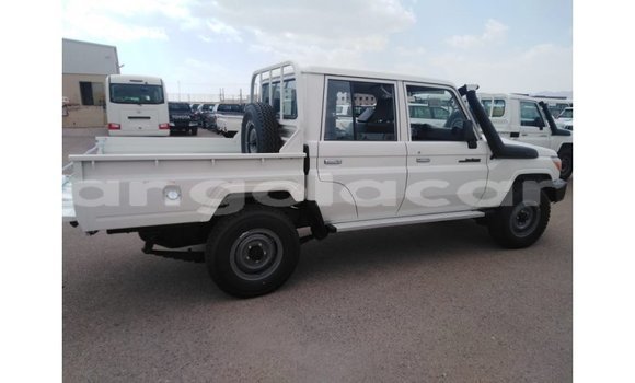 Comprar Importar Toyota Land Cruiser Branco Carro em Import - Dubai em Bengo Province Comprar Importar Toyota Land Cruiser Branco Carro em Import - Dubai em Bengo Province