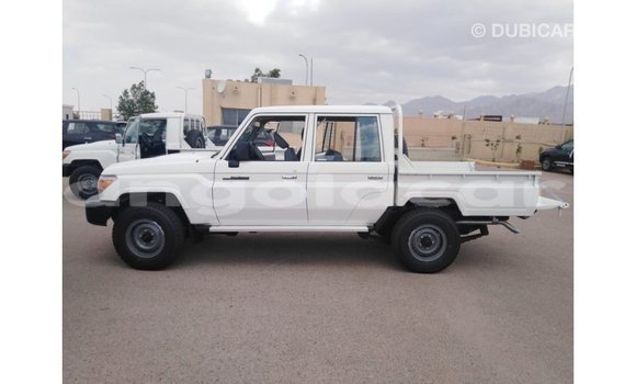 Comprar Importar Toyota Land Cruiser Branco Carro em Import - Dubai em Bengo Province Comprar Importar Toyota Land Cruiser Branco Carro em Import - Dubai em Bengo Province