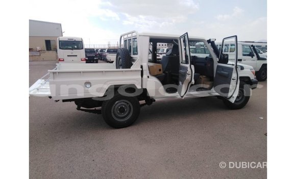 Comprar Importar Toyota Land Cruiser Branco Carro em Import - Dubai em Bengo Province Comprar Importar Toyota Land Cruiser Branco Carro em Import - Dubai em Bengo Province