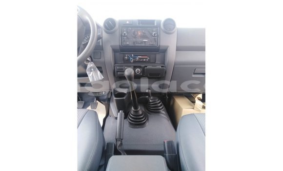 Comprar Importar Toyota Land Cruiser Branco Carro em Import - Dubai em Bengo Province Comprar Importar Toyota Land Cruiser Branco Carro em Import - Dubai em Bengo Province