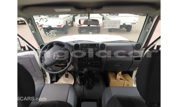 Comprar Importar Toyota Land Cruiser Branco Carro em Import - Dubai em Bengo Province Comprar Importar Toyota Land Cruiser Branco Carro em Import - Dubai em Bengo Province