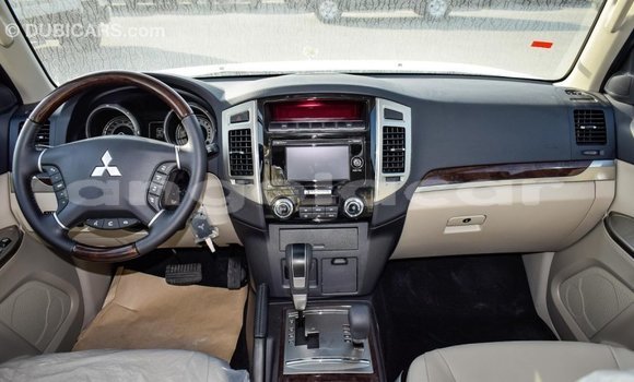 Comprar Importar Mitsubishi Pajero Branco Carro em Import - Dubai em Bengo Province Comprar Importar Mitsubishi Pajero Branco Carro em Import - Dubai em Bengo Province