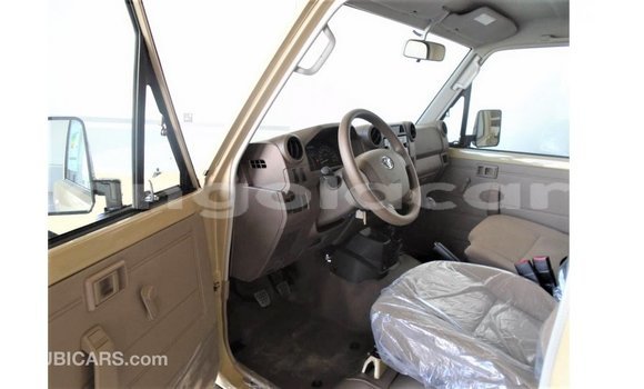 Acheter Import Voiture Toyota Land Cruiser Beige à Import - Dubai, Province de Bengo Acheter Import Voiture Toyota Land Cruiser Beige à Import - Dubai, Province de Bengo