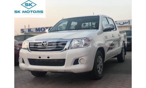 Comprar Importar Toyota Hilux Branco Carro em Import - Dubai em Bengo Province