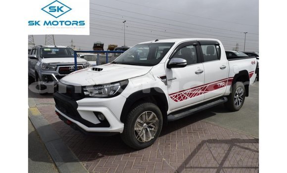 Comprar Importar Toyota Hilux Branco Carro em Import - Dubai em Bengo Province