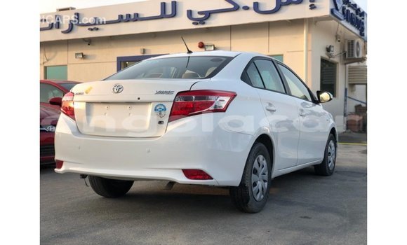 Comprar Importar Toyota Yaris Branco Carro em Import - Dubai em Bengo Province Comprar Importar Toyota Yaris Branco Carro em Import - Dubai em Bengo Province