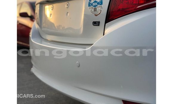 Comprar Importar Toyota Yaris Branco Carro em Import - Dubai em Bengo Province Comprar Importar Toyota Yaris Branco Carro em Import - Dubai em Bengo Province