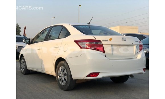 Comprar Importar Toyota Yaris Branco Carro em Import - Dubai em Bengo Province Comprar Importar Toyota Yaris Branco Carro em Import - Dubai em Bengo Province