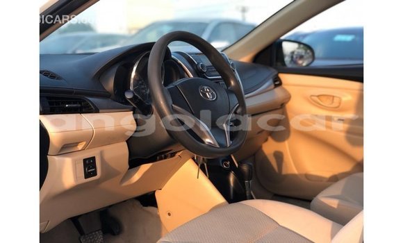 Comprar Importar Toyota Yaris Branco Carro em Import - Dubai em Bengo Province Comprar Importar Toyota Yaris Branco Carro em Import - Dubai em Bengo Province