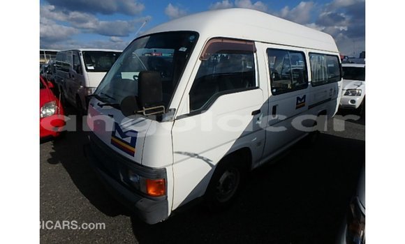 Comprar Importar Nissan Caravan Branco Carro em Import - Dubai em Bengo Province Comprar Importar Nissan Caravan Branco Carro em Import - Dubai em Bengo Province