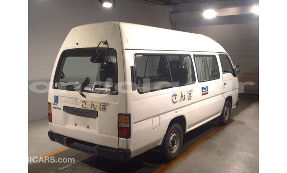 Comprar Importar Nissan Caravan Branco Carro em Import - Dubai em Bengo Province Comprar Importar Nissan Caravan Branco Carro em Import - Dubai em Bengo Province