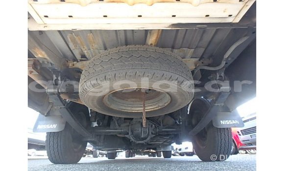 Comprar Importar Nissan Caravan Branco Carro em Import - Dubai em Bengo Province Comprar Importar Nissan Caravan Branco Carro em Import - Dubai em Bengo Province