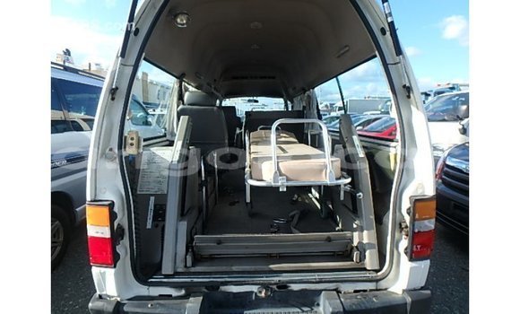 Comprar Importar Nissan Caravan Branco Carro em Import - Dubai em Bengo Province Comprar Importar Nissan Caravan Branco Carro em Import - Dubai em Bengo Province