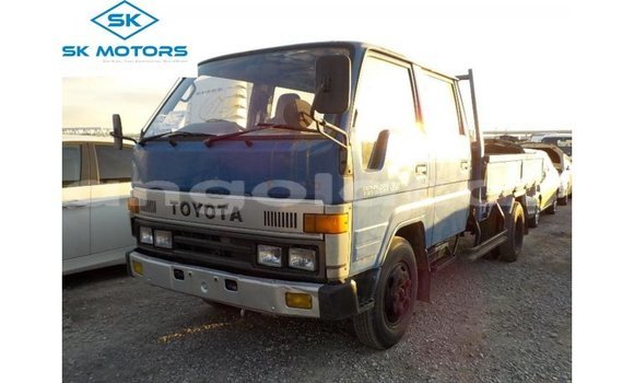 Comprar Importar Toyota Dyna Azul Carro em Import - Dubai em Bengo Province Comprar Importar Toyota Dyna Azul Carro em Import - Dubai em Bengo Province